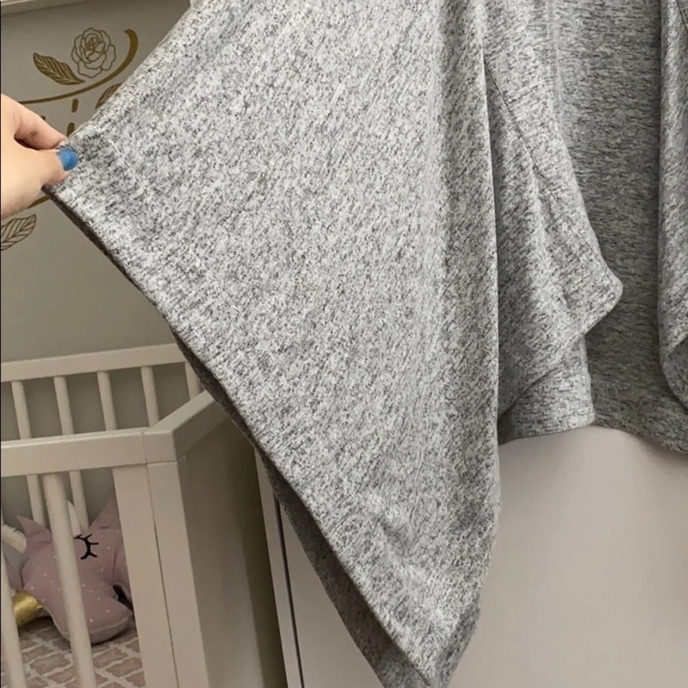 Blanket throw gray sweater size small women’s junior winter cozy cottage - Picture 3 of 3